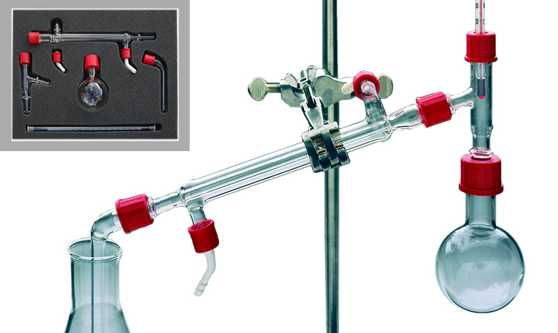 De Apparatuur Van De Distillatie in Een Laboratorium Stock Afbeelding